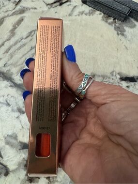 Farmasi VFX Elite Matte Liquid Lipstick - Rose Gold Packaging
